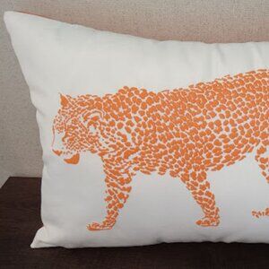 Mina Victory Pillow Leopard Animal Print White Orange Indoor Outdoor Zip Cover